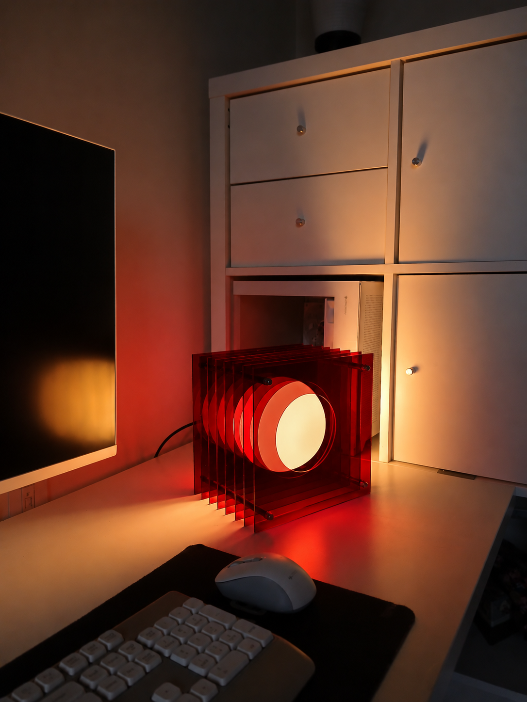 Vortex 3D tunnel acrylic desk lamp in Red