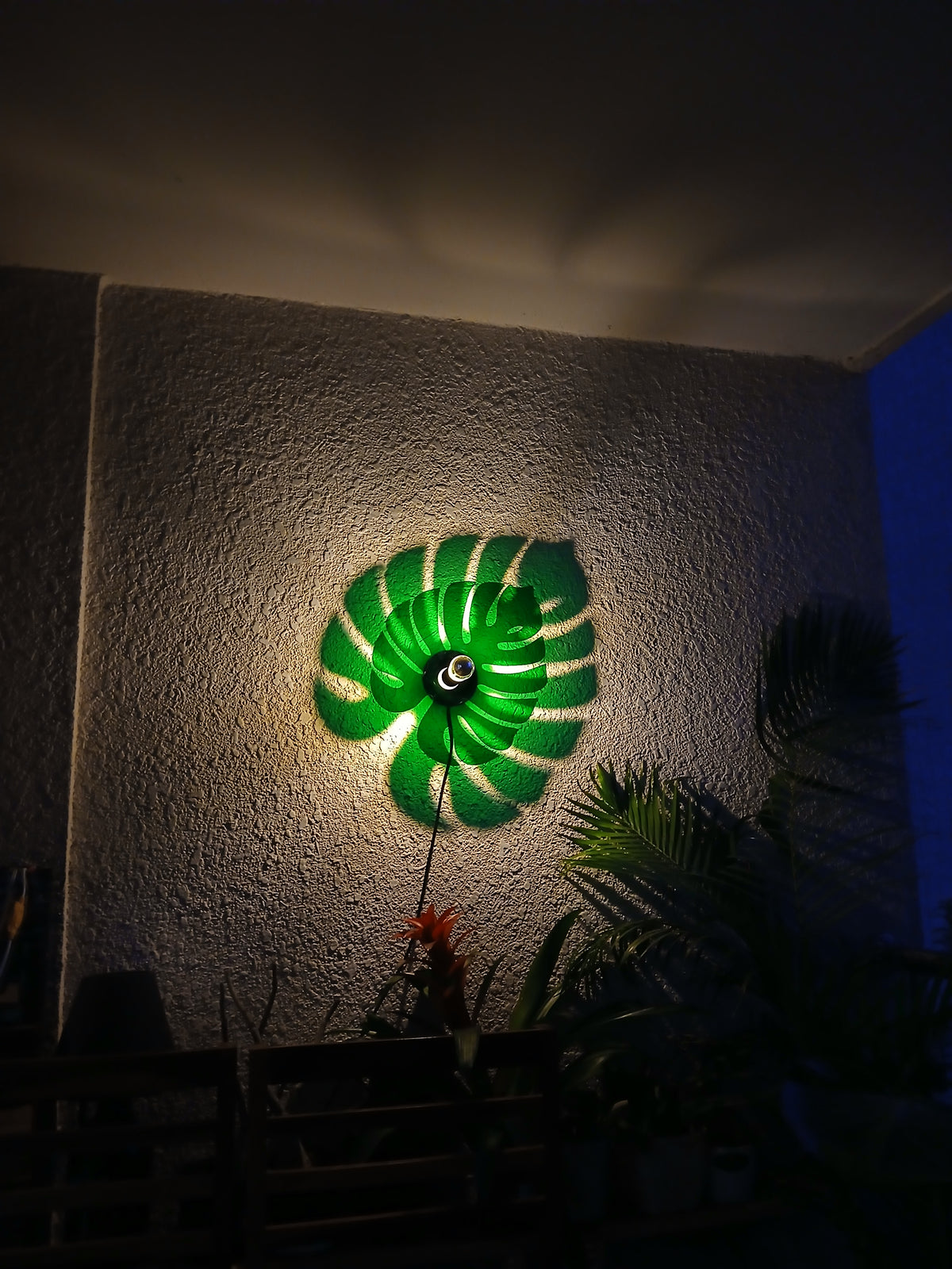 Monstera leaf acrylic wall lamp
